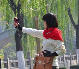 扫街 《美女自拍》