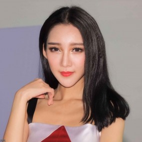 6.18车展 美女都快走光了...