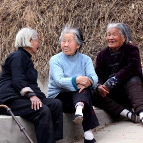 农村老妪拉家常