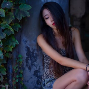 明明是想靠近，却孤单到黎明