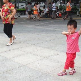 爱跳舞的小女孩