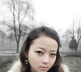 《那 の 女 人》