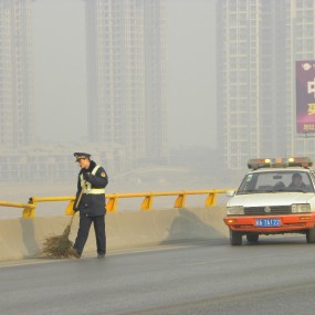 警察扫桥（现场实拍）
