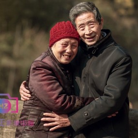 就算是老了，照样还可以秀恩爱