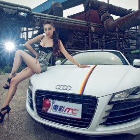 激情绅士坐拥性感女神