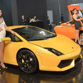 车展，美女太多，应接不暇