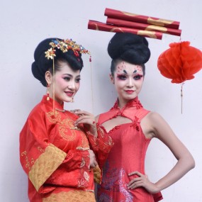 曲江御宴宫外拍炫装唐风的俩妹子