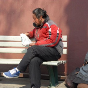 红墙下的流浪者