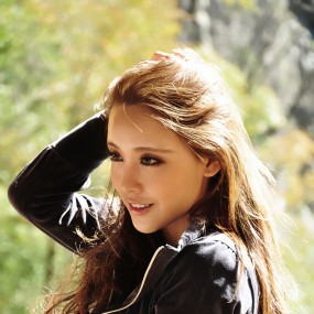 眼神勾魂的美女（大图）