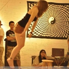 人体悬挂、流血、起飞！