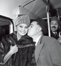 解读上世纪名人影像和狗仔队摄影