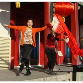 生活有激情 时时不忘跳起来