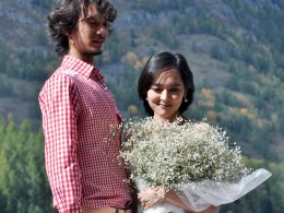 蹭拍喀纳斯湖边的美女