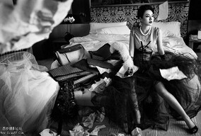 闫妮复古黑白礼服