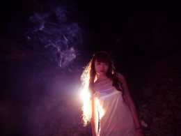 不温柔，则强悍