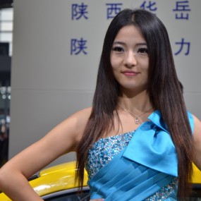 不拍豪车拍美女