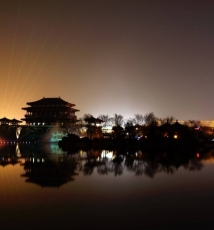 当一切一切灯光熄灭、夜幕秘静芙蓉园