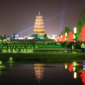 西安  大雁塔  晚上
