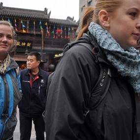 老外也逛城隍庙