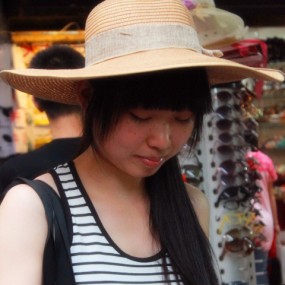 玩单反的小妹妹