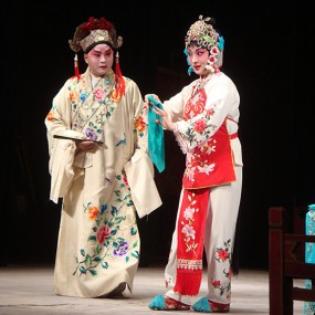 京剧欣赏《拾玉镯》《杀四门》剧照