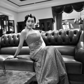 封面女郎：黑白和彩色的碰撞