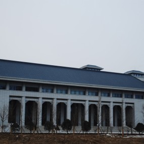 练习拍正在建设中的“陕西大会堂”