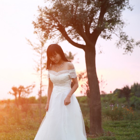 【等.. ..一个人】------ 蛋蛋菇凉的小白纱