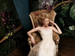 Lili Aleeva 复古的白色婚纱