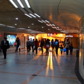 地下通道随拍 来去匆匆