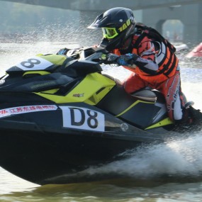 广运潭里跑赛艇