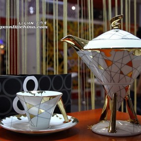 同样“吸引眼球”