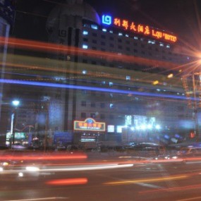 一组街拍夜景献给坛子里的友友——纯属心血来潮