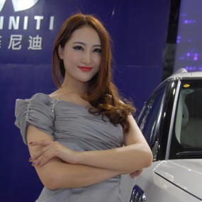 10.4绿地拍英菲尼迪车模