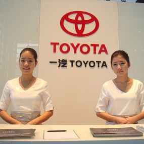 曲江车展------美女帅锅