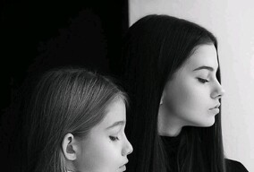 一组极简黑白合影作品