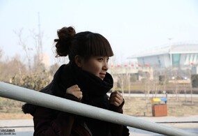 新手，试拍美女！请指正！