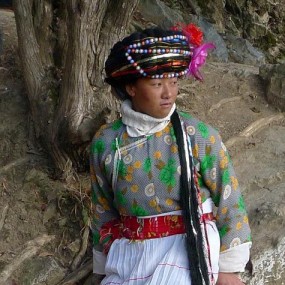 摩梭族姑娘！泸沽湖边喝边摄！