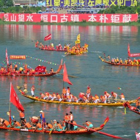 旅游达人走进安康，直击第十七届中国安康汉江龙舟文化节开幕现场