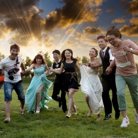 两对新人和她们的摄影师们