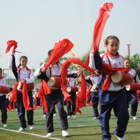 体育如花绽放快乐校园 青春似火燃烧亮丽人生二