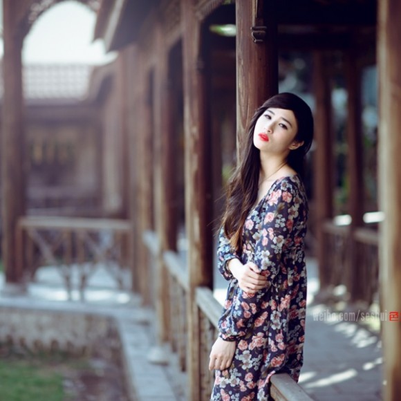 教堂，钟声，虔诚的少女