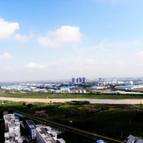 泾河工业园上空的