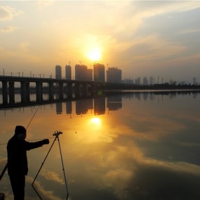 夕阳垂钓图