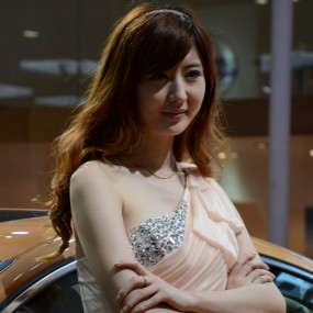 10.4车展作业--新手新机拍漂亮MM