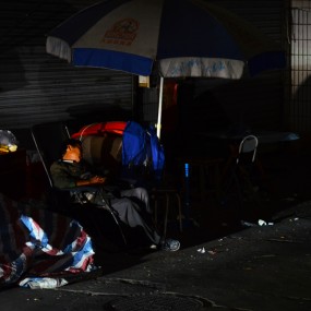 『夜、夜、夜。。』——国庆镜头中的贫民百姓