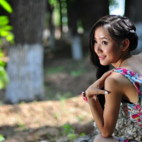 娇羞的美------芳子！