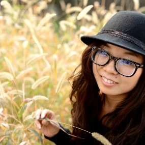 四点的阳光+狗尾巴草