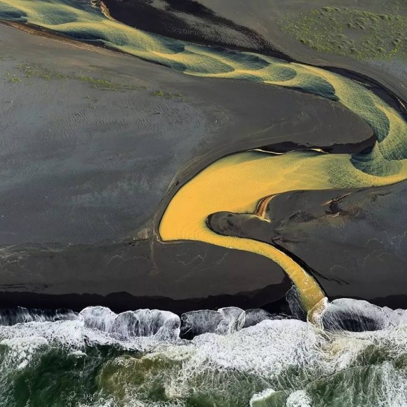 鬼斧神工的冰川超现实
