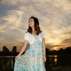 云想霓裳花想容 — 南湖人像